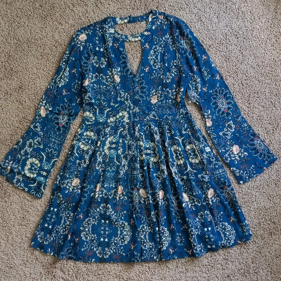 Altar'd State Dresses & Skirts - NWOT ALTAR'D STATE TEAL FLORAL DRESS
